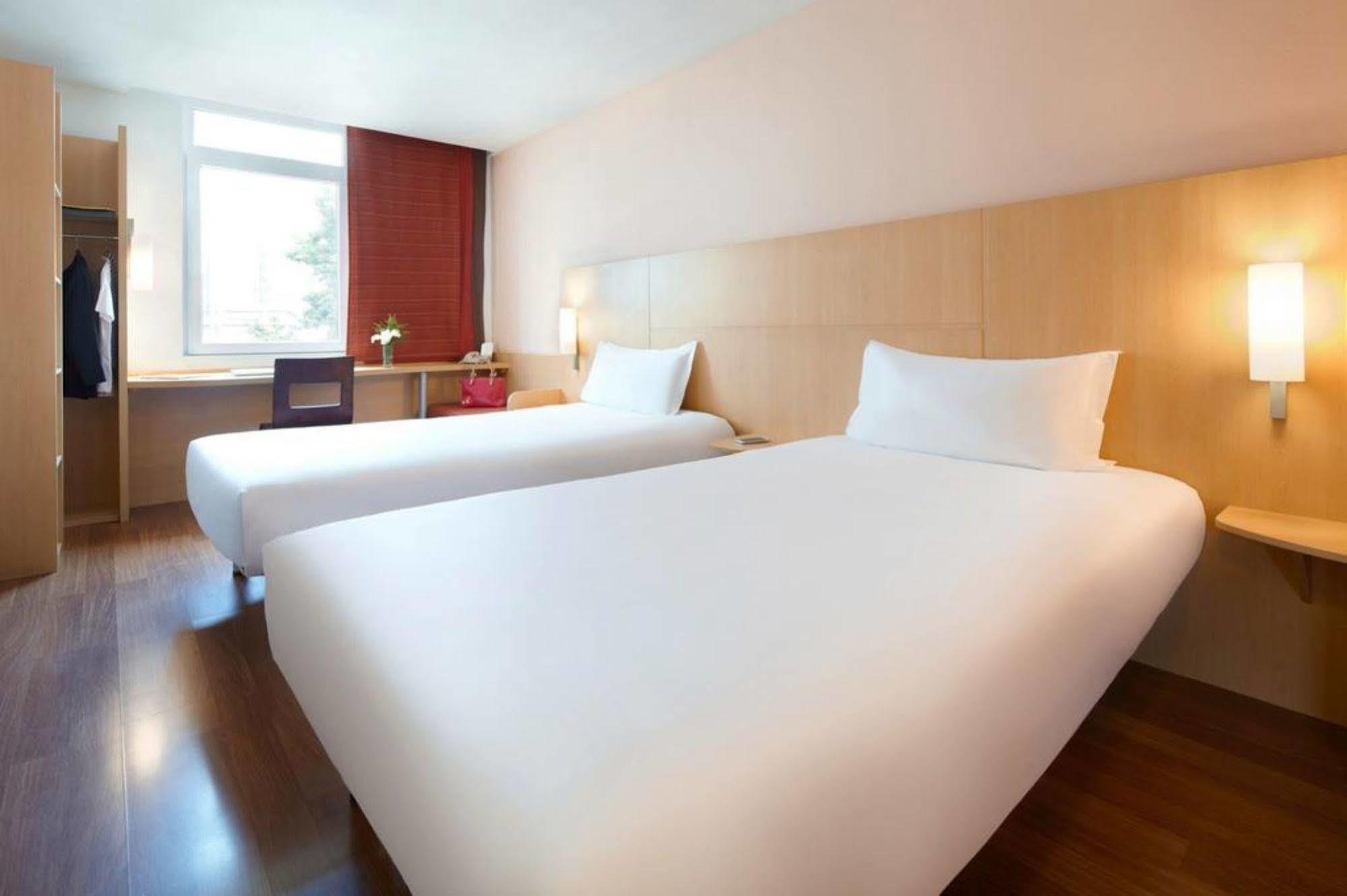 Ibis Anshan Shengli Square Exterior photo