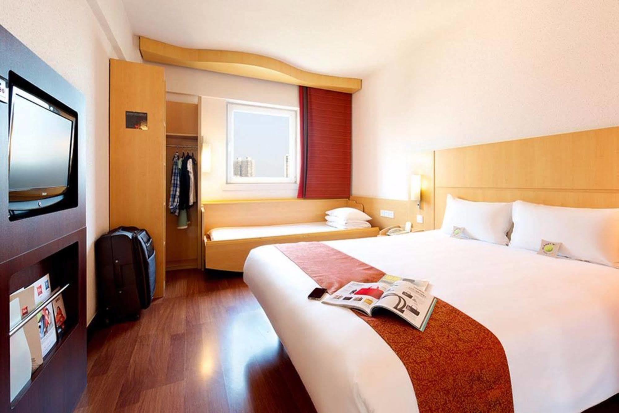 Ibis Anshan Shengli Square Exterior photo