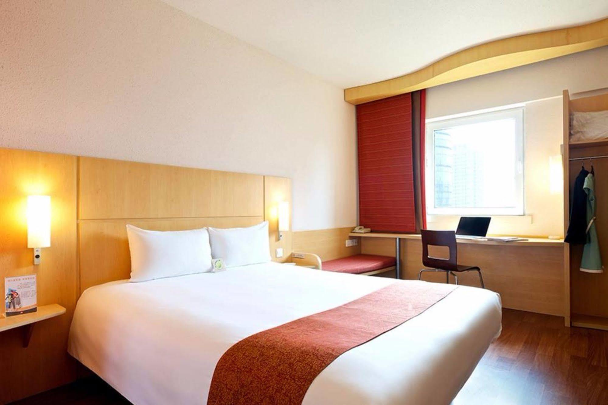 Ibis Anshan Shengli Square Exterior photo
